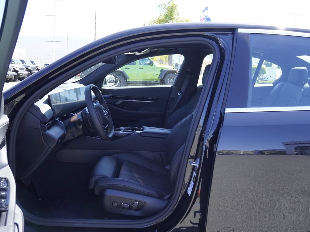 Used 2026 BMW 530i w/ Premium Package RWD image 22