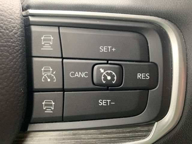 Used 2024 Jeep Wagoneer L Series II AWD/4WD image 35