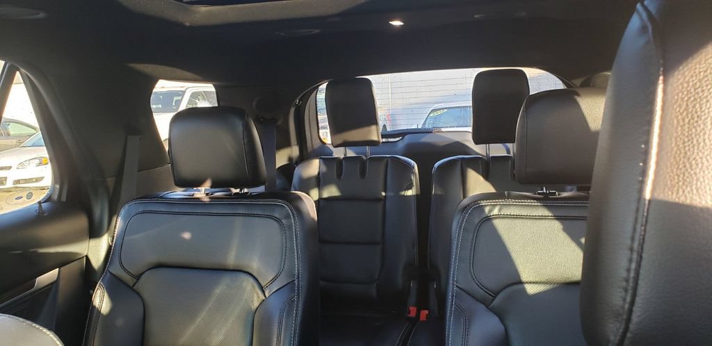 Used 2019 Ford Explorer Limited w/ Ford Safe & Smart Package AWD/4WD image 17