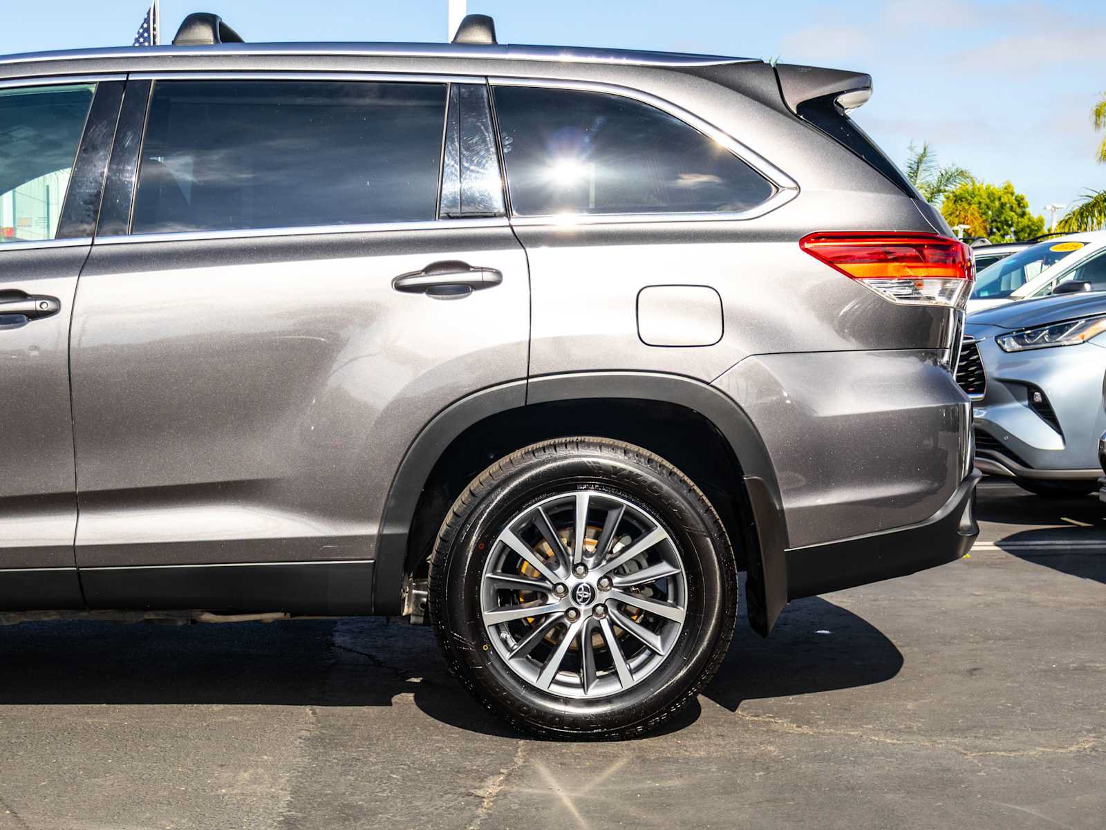 Certified 2019 Toyota Highlander XLE FWD image 6