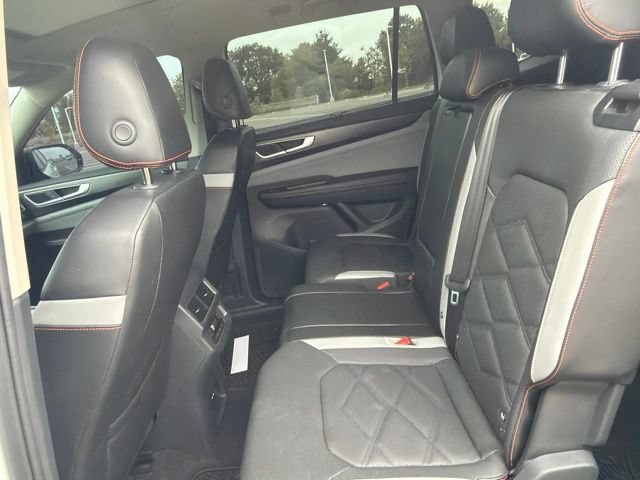 Used 2024 Volkswagen Atlas Peak Edition SE AWD/4WD image 21