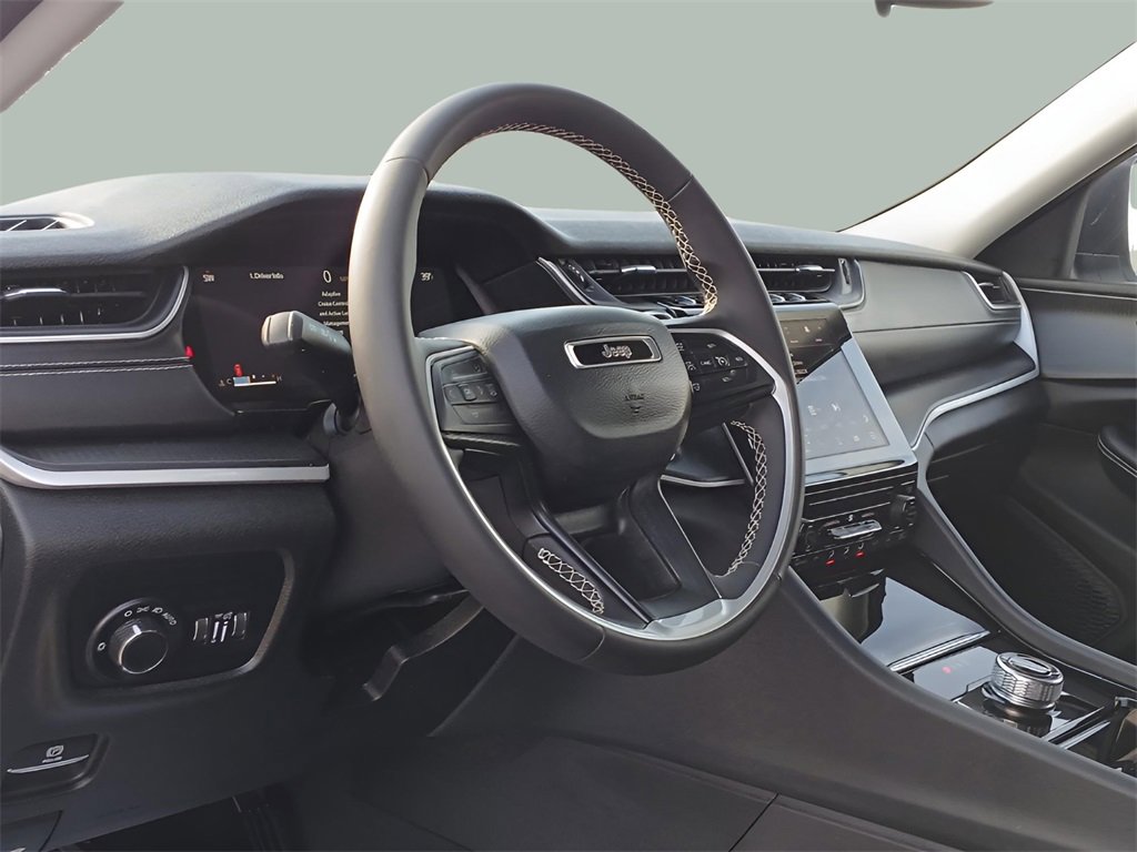 Used 2023 Jeep Grand Cherokee L Laredo image 12