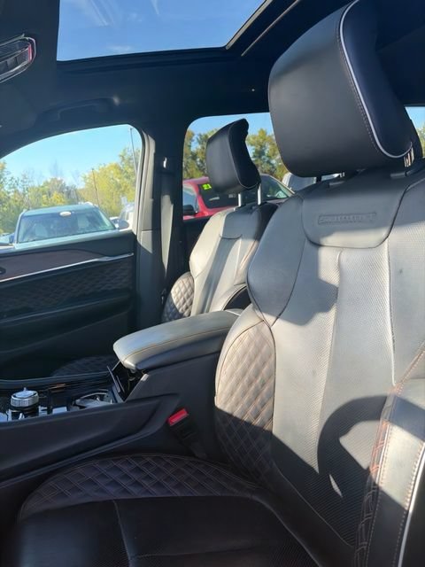 Used 2023 Jeep Grand Cherokee L Summit AWD/4WD image 10