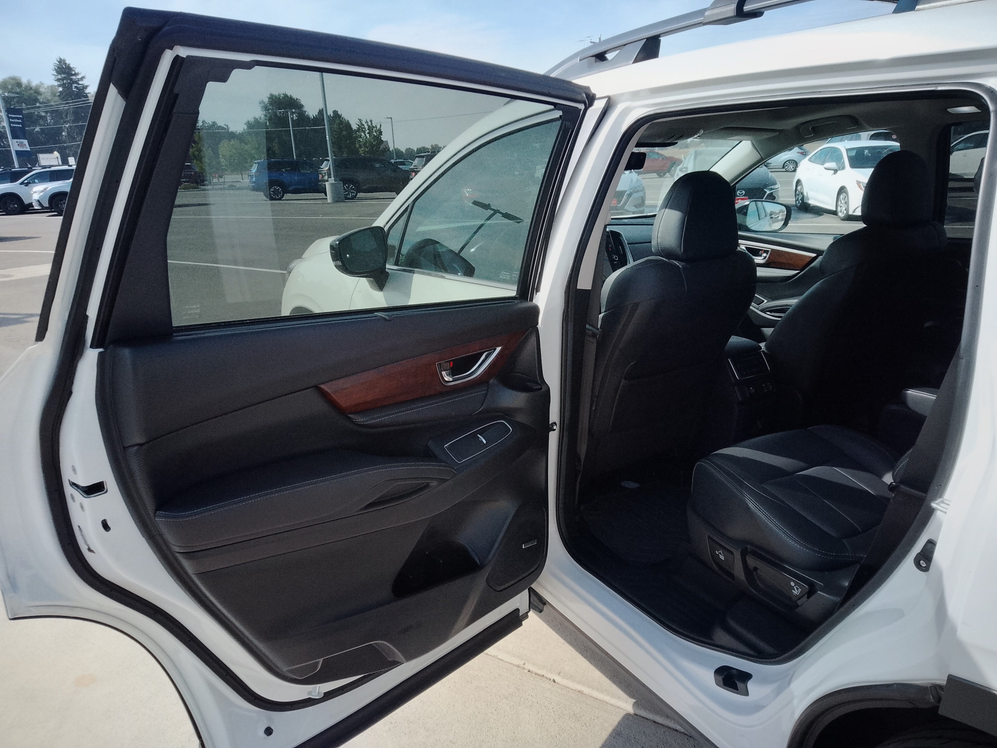 Used 2024 Subaru Ascent Touring w/ Popular Package #2 AWD/4WD image 10