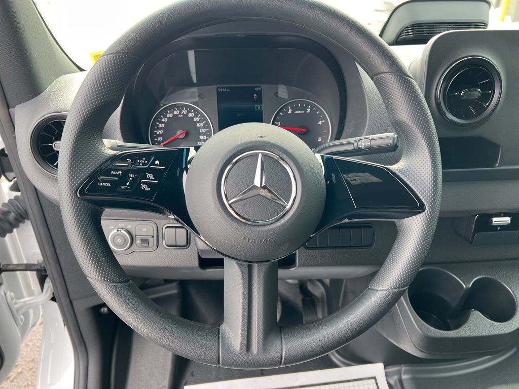 Used 2025 Mercedes-Benz Sprinter 2500 image 15