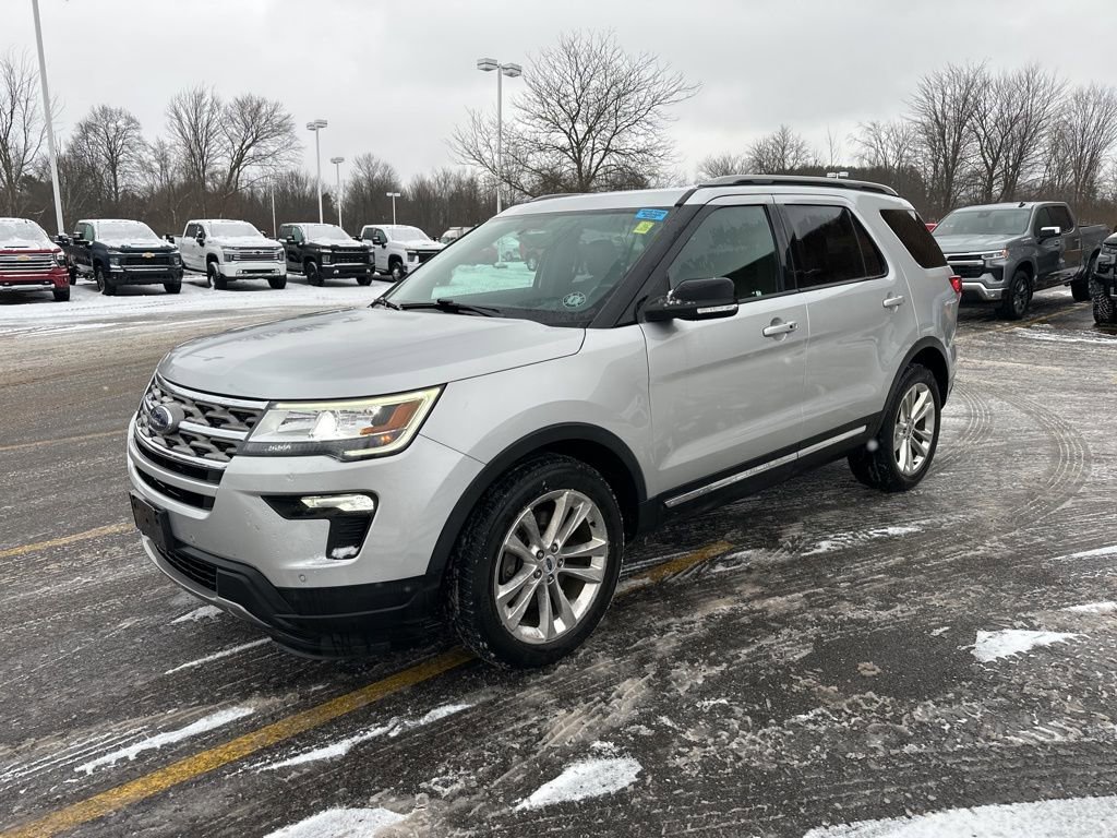 Used 2018 Ford Explorer XLT w/ Equipment Group 202A image 5