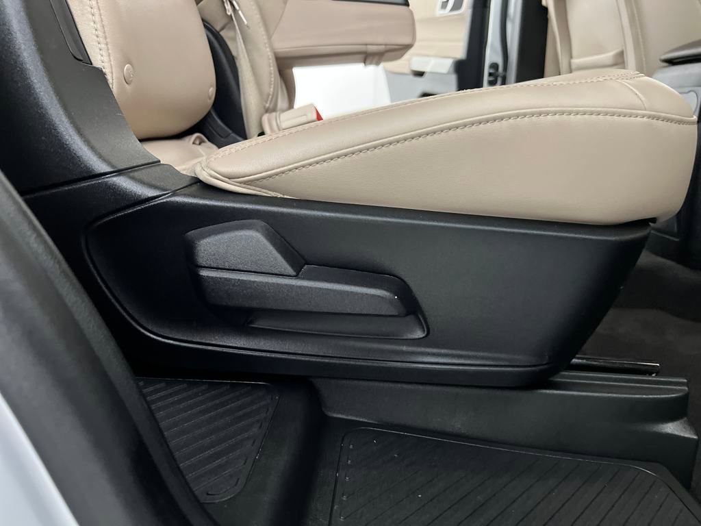 Used 2024 Ford Explorer XLT w/ Equipment Group 202A image 19