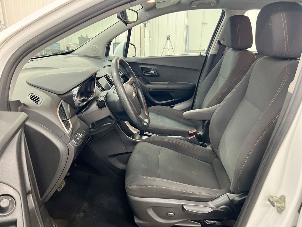 Used 2020 Chevrolet Trax LS FWD image 19