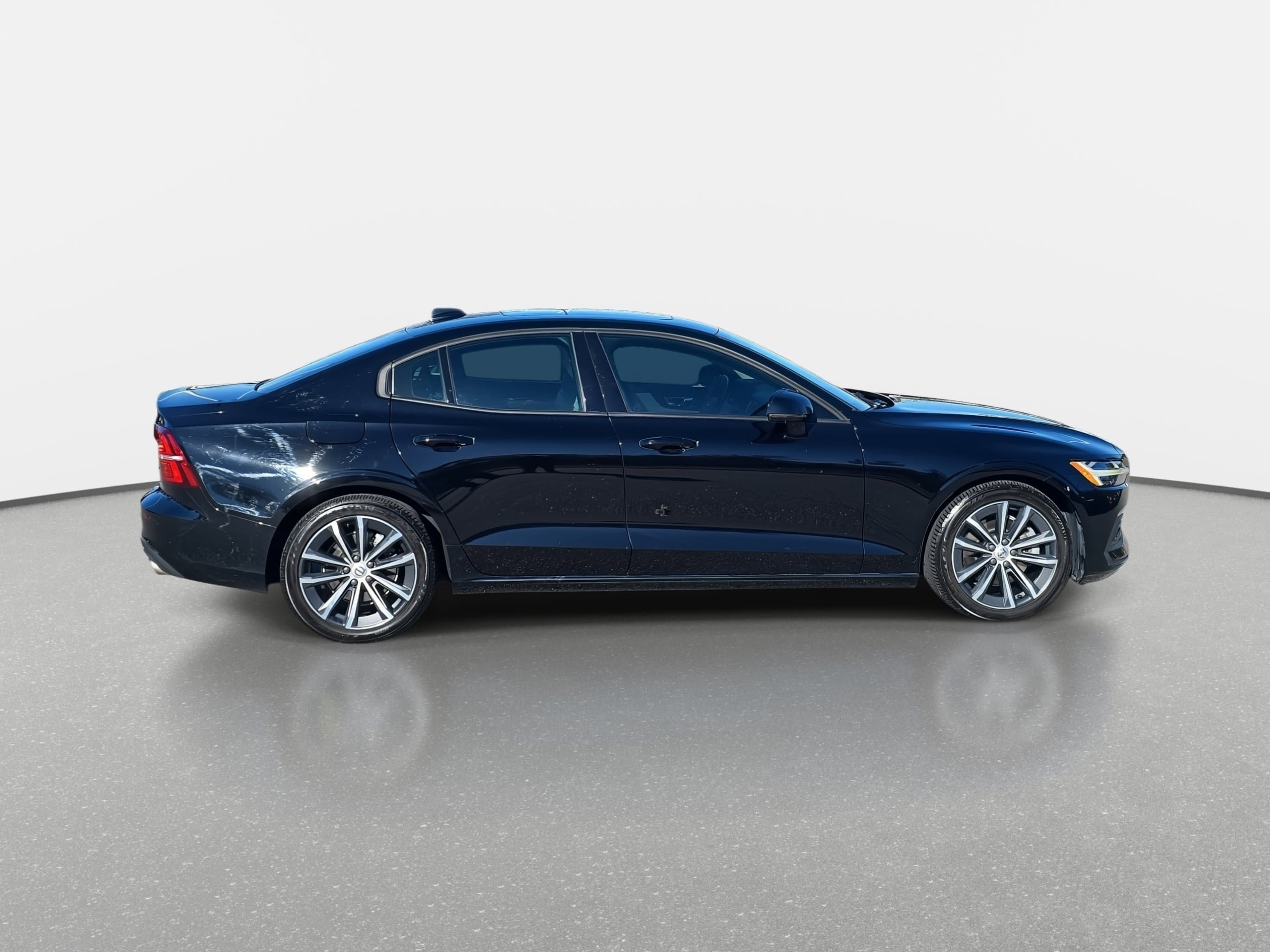 Used 2021 Volvo S60 T5 Momentum image 4