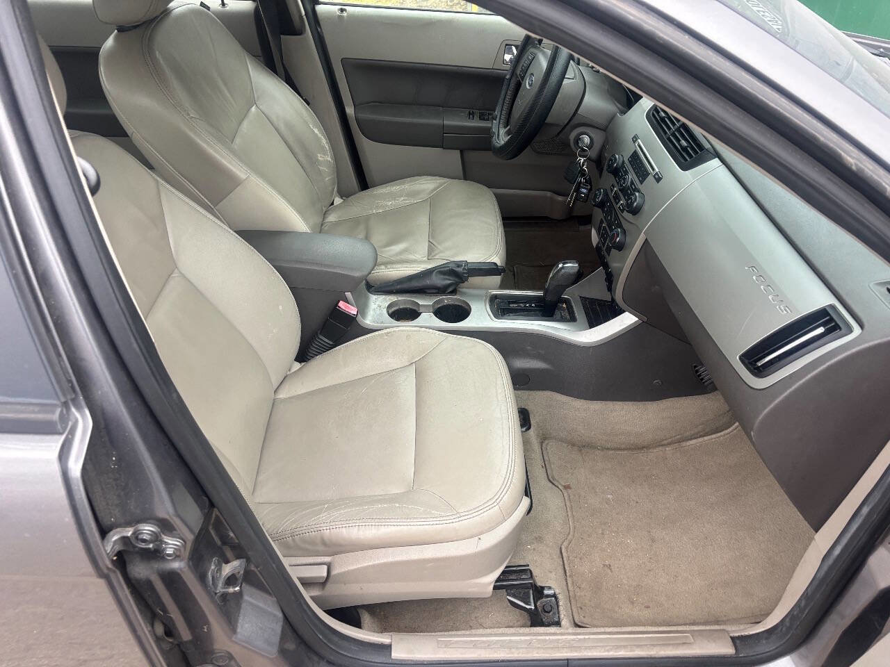 Used 2010 Ford Focus SES image 12