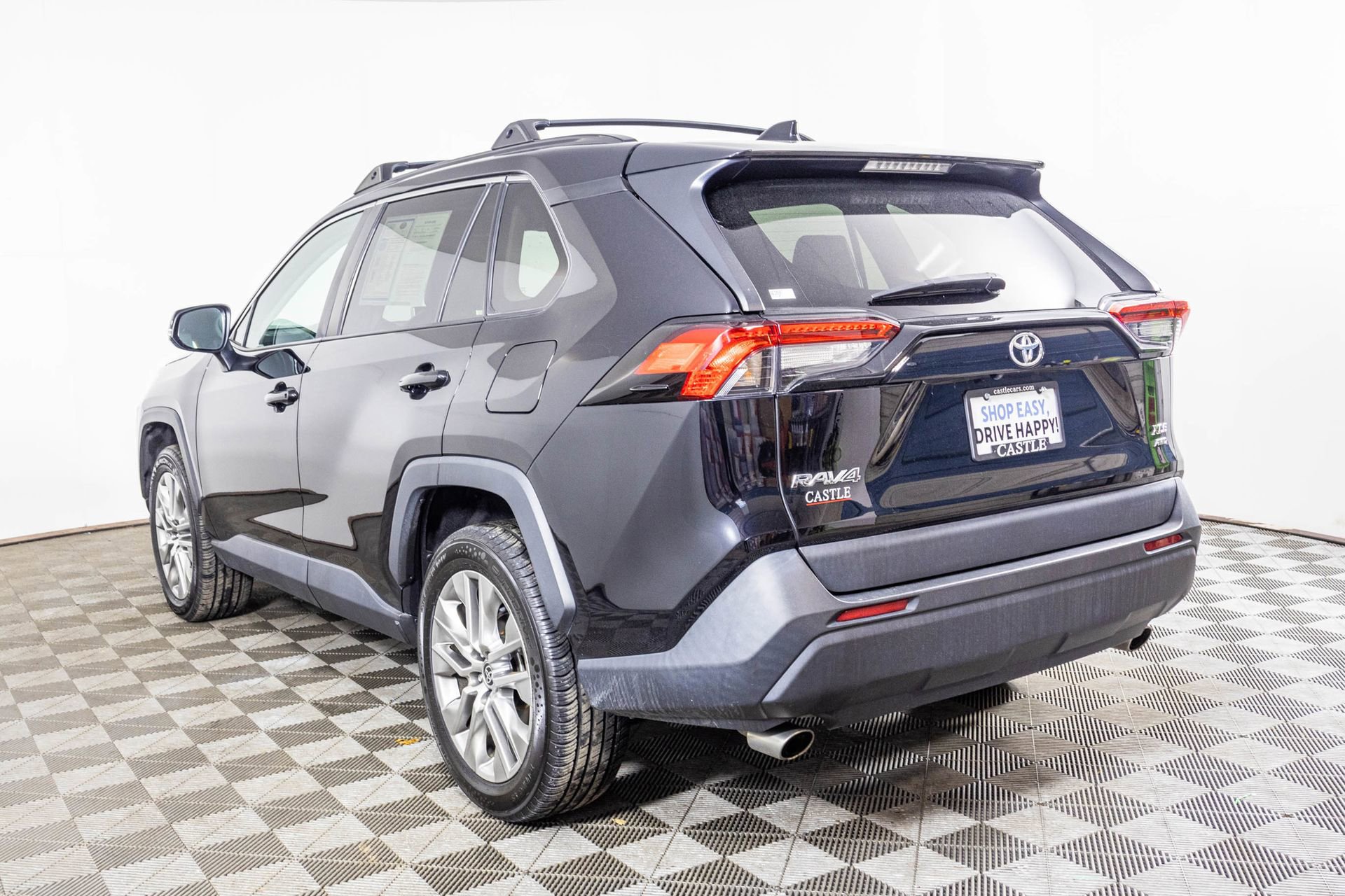 Used 2022 Toyota RAV4 XLE Premium image 18