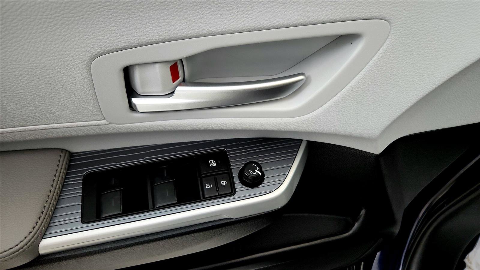 Used 2025 Toyota Sienna XLE image 24