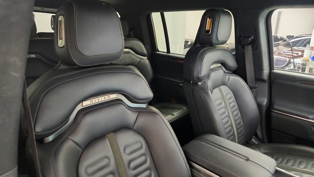 Used 2025 Rivian R1S Adventure Dual AWD/4WD image 47
