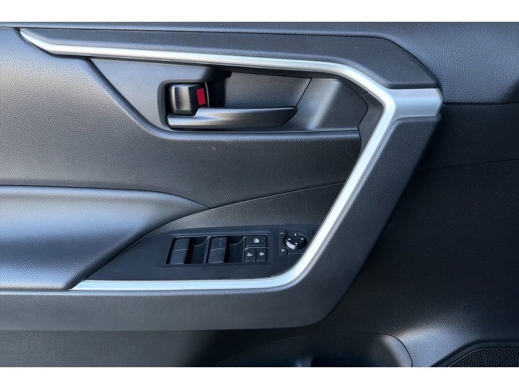 Certified 2023 Toyota RAV4 LE AWD/4WD image 11