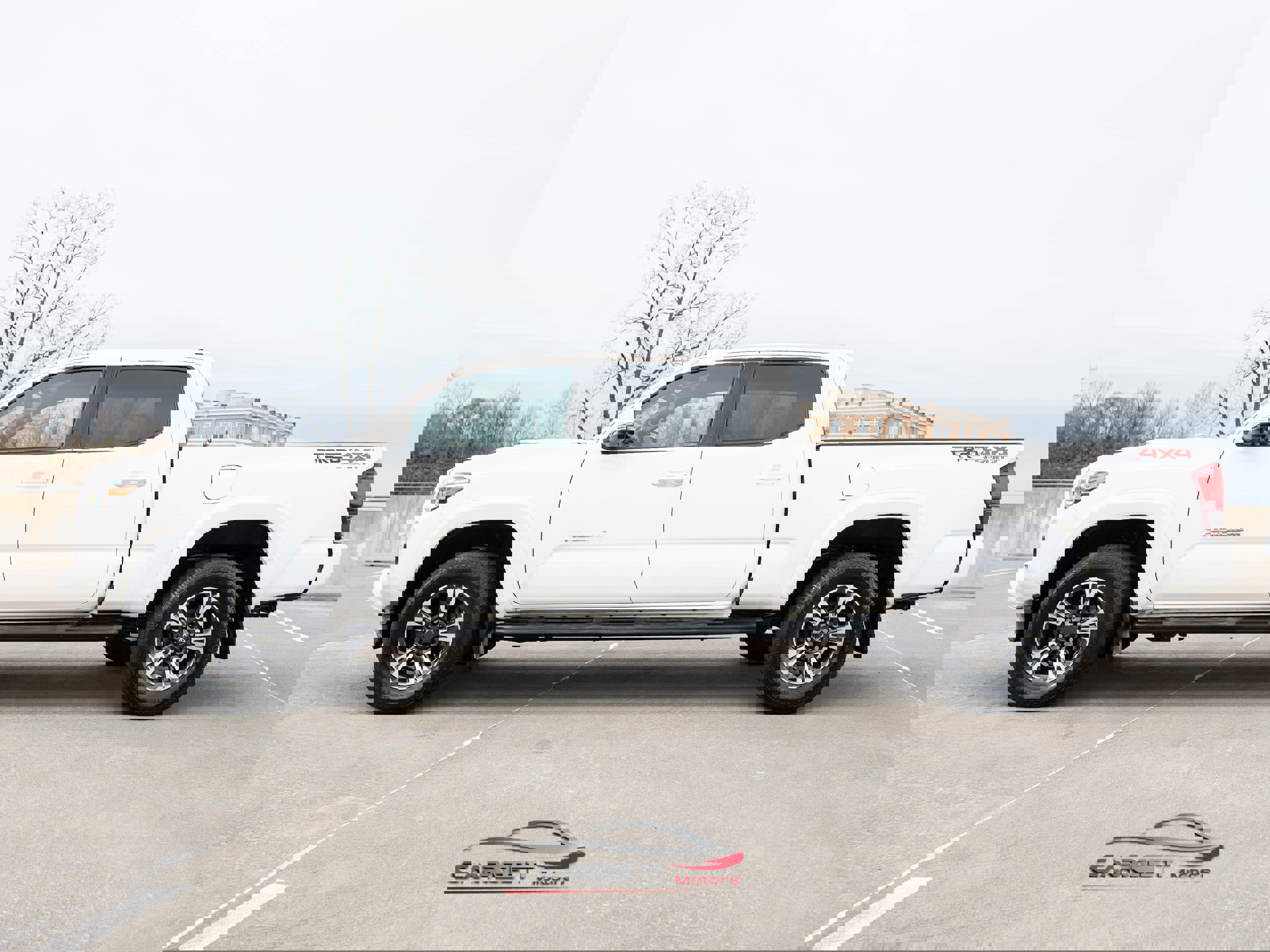 Used 2018 Toyota Tacoma TRD Sport w/ Exterior Package AWD/4WD image 4