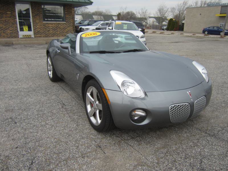 Used 2006 Pontiac Solstice Convertible w/ Premium Package image 4