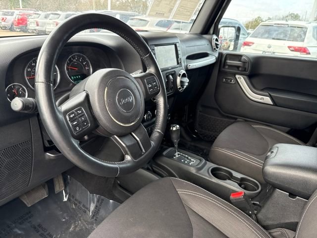 Used 2015 Jeep Wrangler Unlimited Sahara w/ Dual Top Group image 8