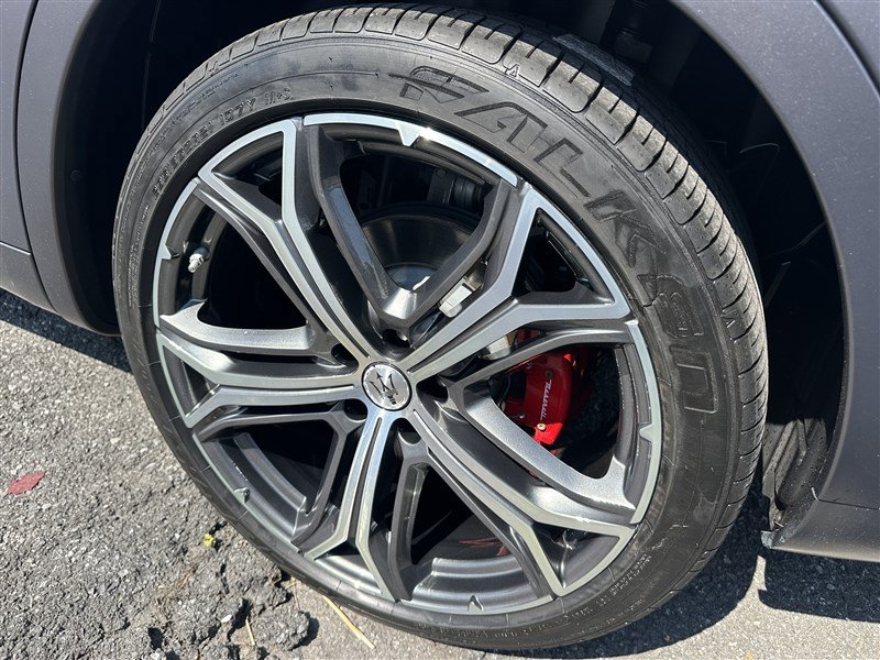 Used 2021 Maserati Levante S GranLusso AWD/4WD image 18