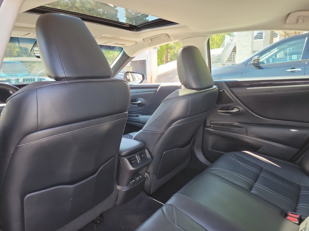 Used 2020 Lexus ES 300h w/ Accessory Package 2 FWD image 17