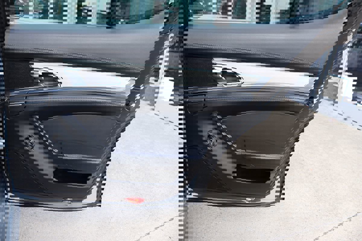 Used 2015 Porsche Panamera S image 47