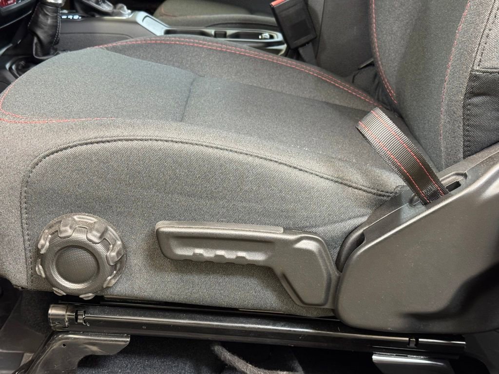 Used 2025 Jeep Wrangler Unlimited Rubicon w/ Convenience Group image 10