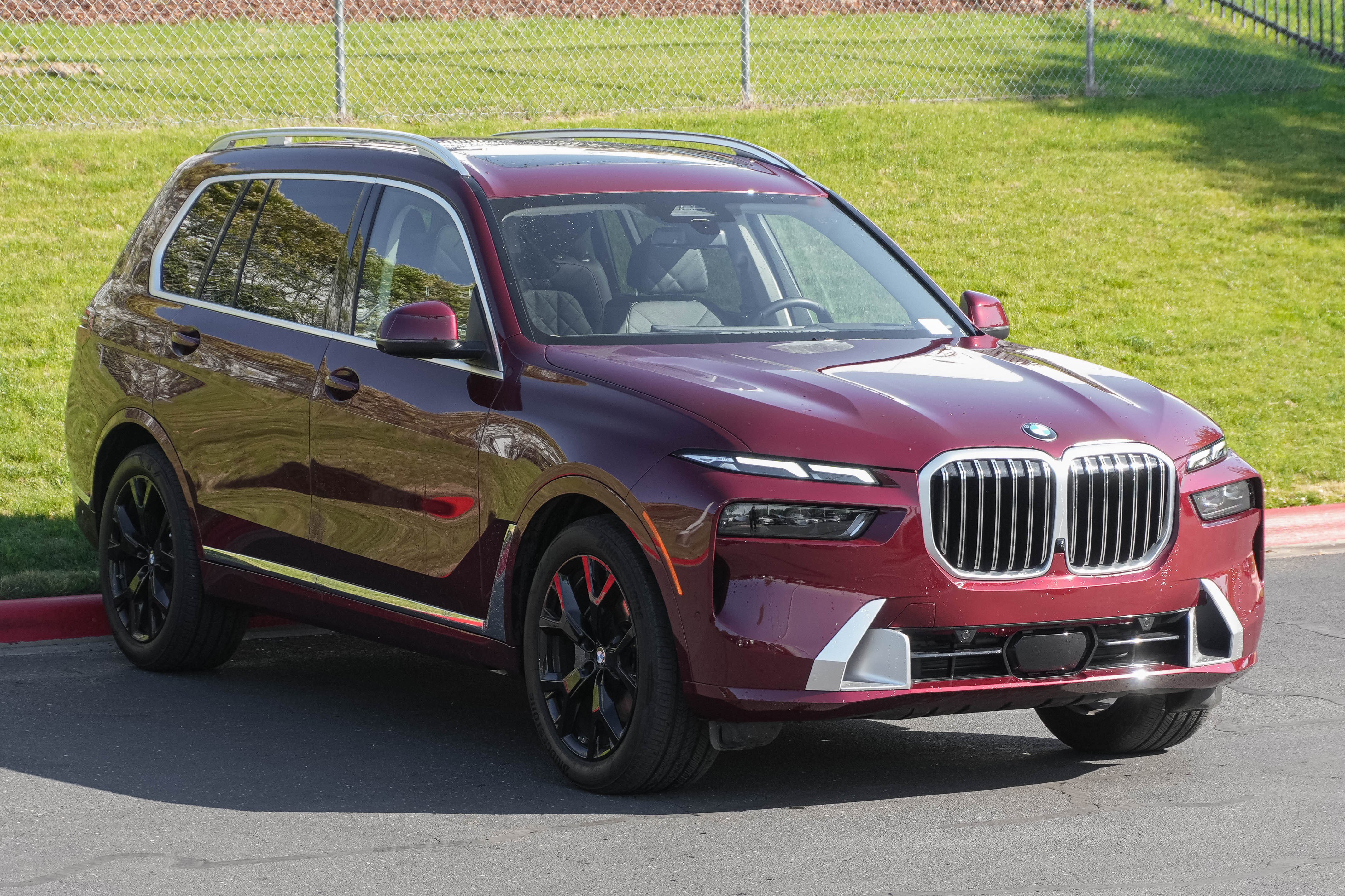 Used 2026 BMW X7 xDrive40i w/ Premium Package image 2