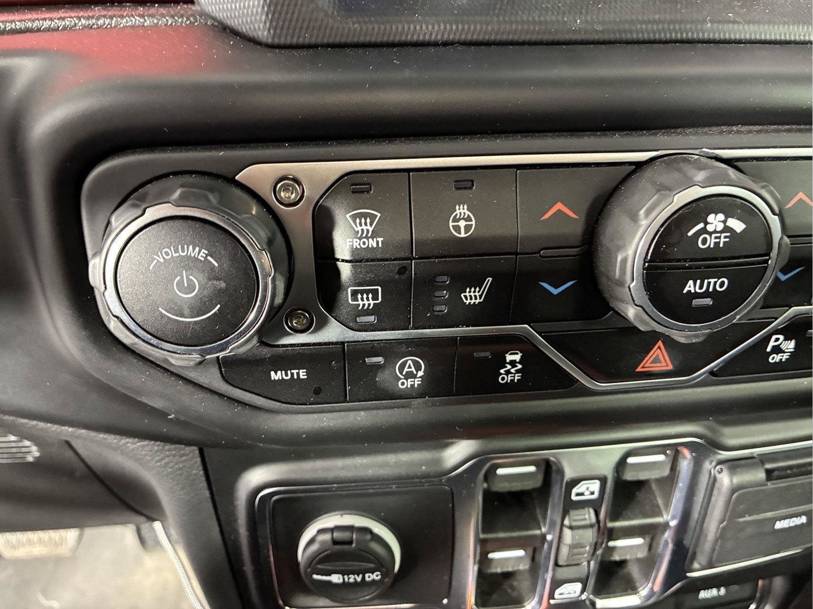 Used 2022 Jeep Wrangler Unlimited Rubicon w/ LED Lighting Group AWD/4WD image 90