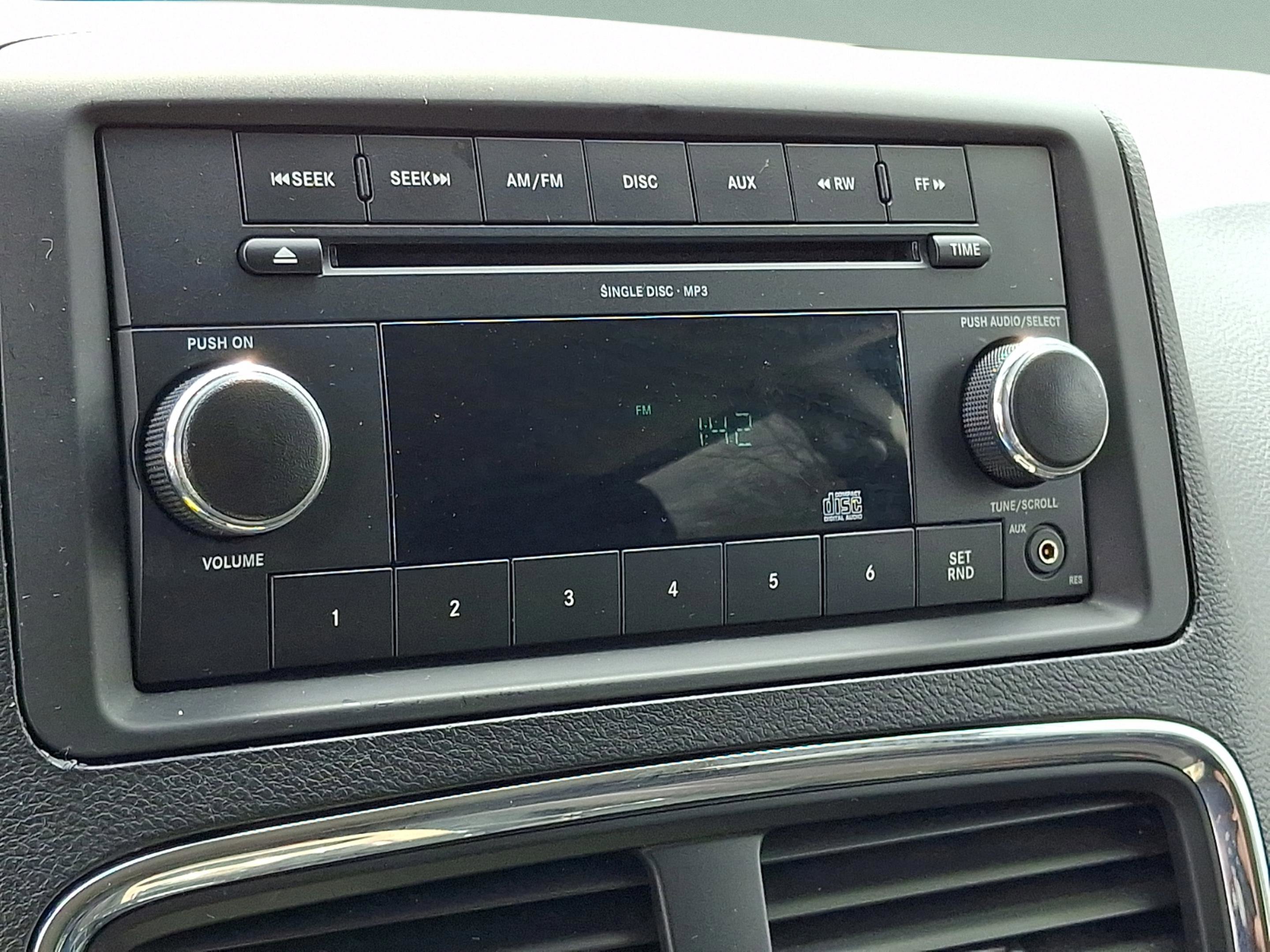 Used 2015 Dodge Grand Caravan SXT w/ UConnect Hands-Free Group image 17