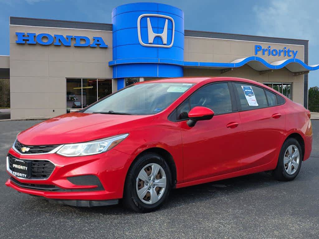 Used 2017 Chevrolet Cruze LS FWD image 1