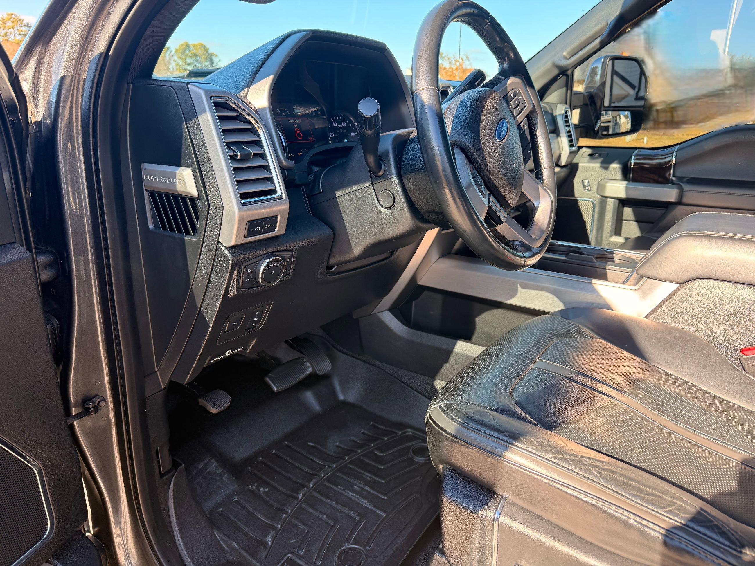 Used 2017 Ford F250 Platinum w/ Platinum Ultimate Package image 6