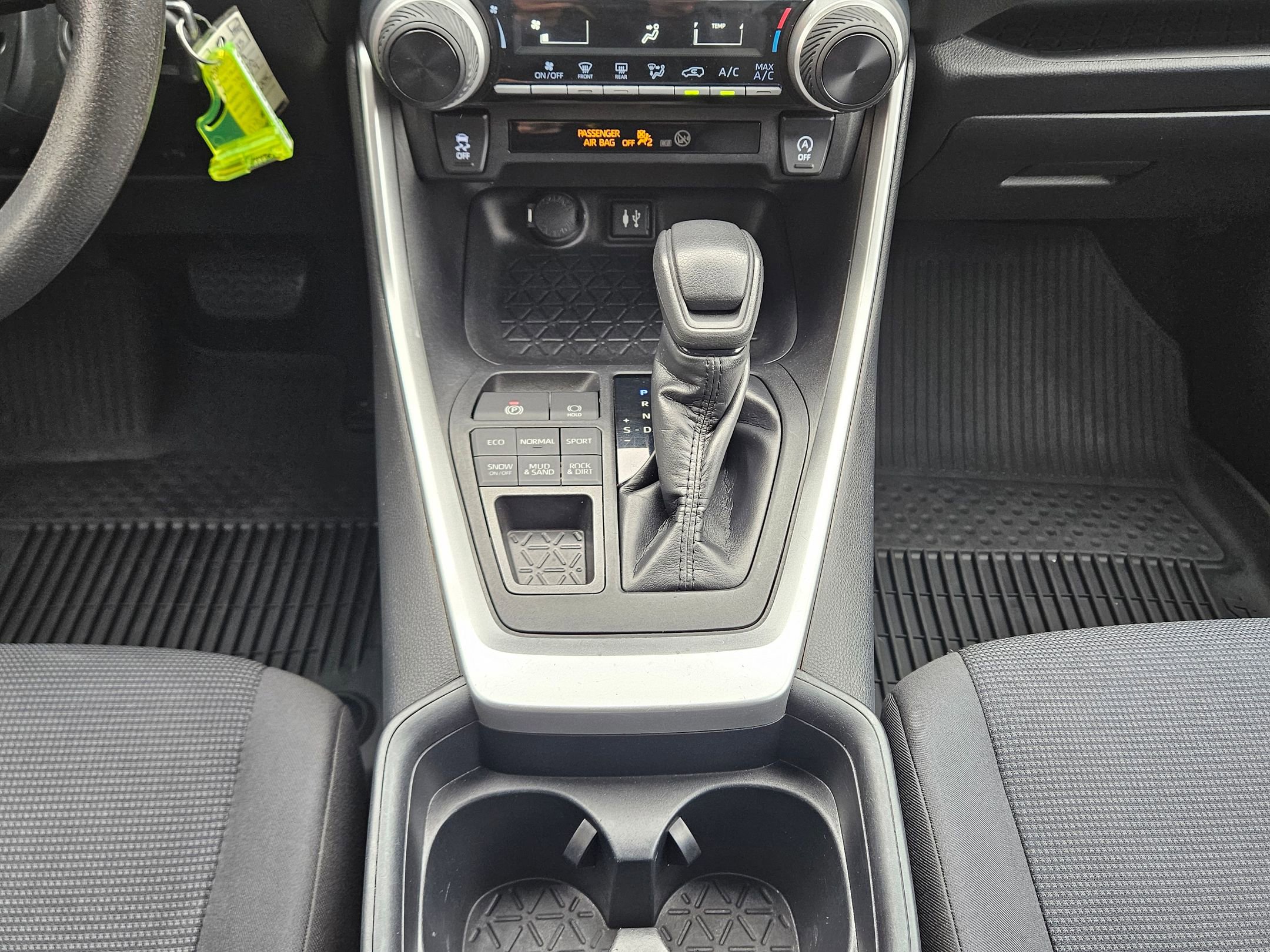 Used 2019 Toyota RAV4 LE w/ Carpet Mat Package image 13