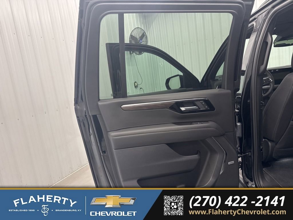 Used 2025 Chevrolet Suburban Z71 w/ Comfort Package image 10