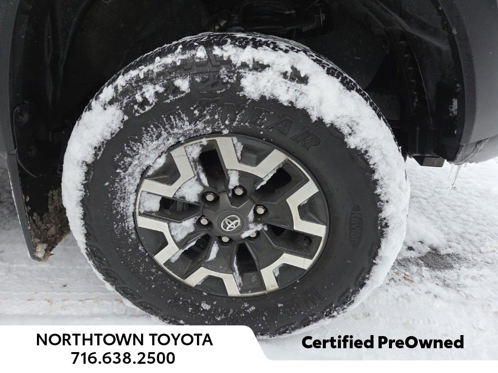 Used 2022 Toyota Tacoma TRD Off-Road image 2