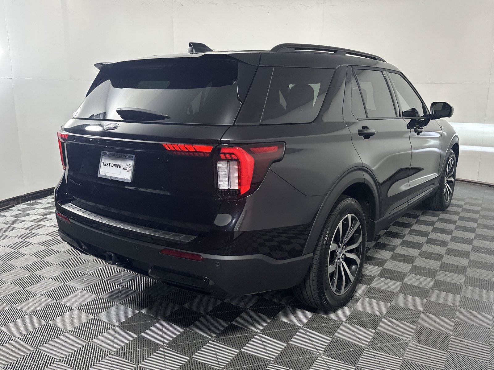 Used 2026 Ford Explorer ST-Line w/ Premium Package RWD image 7