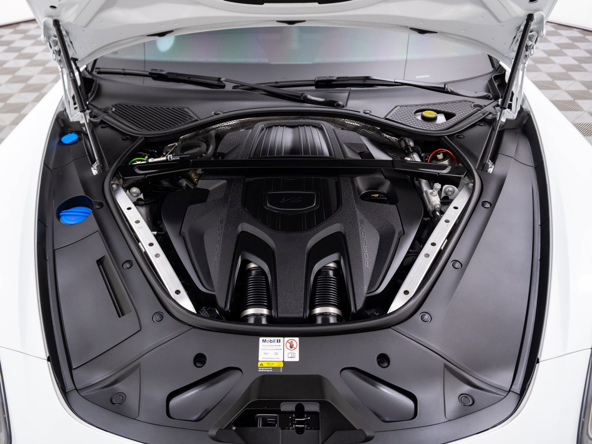 Certified 2023 Porsche Panamera 4 Platinum Edition image 29