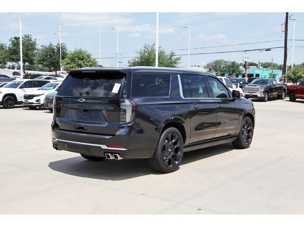 Used 2025 Chevrolet Suburban High Country AWD/4WD image 7