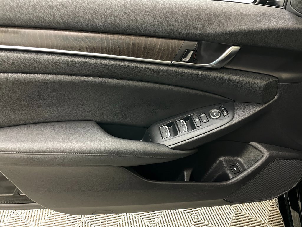 Used 2020 Honda Accord EX image 21
