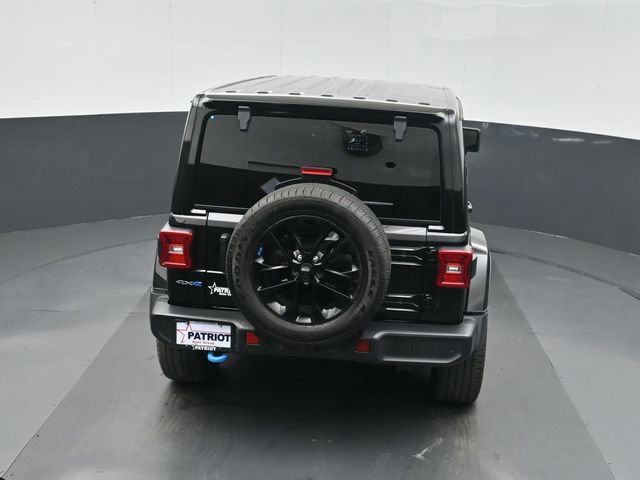 Used 2022 Jeep Wrangler Unlimited Sahara w/ Cold Weather Group image 31