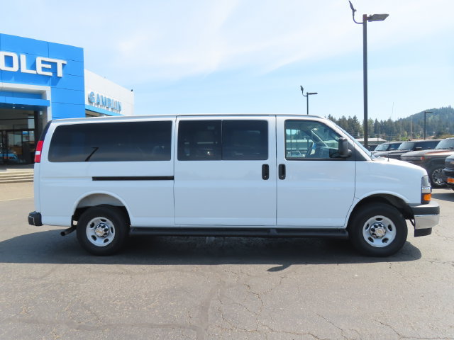 Used 2025 Chevrolet Express 3500 LT w/ LT Preferred Equipment Group RWD image 9
