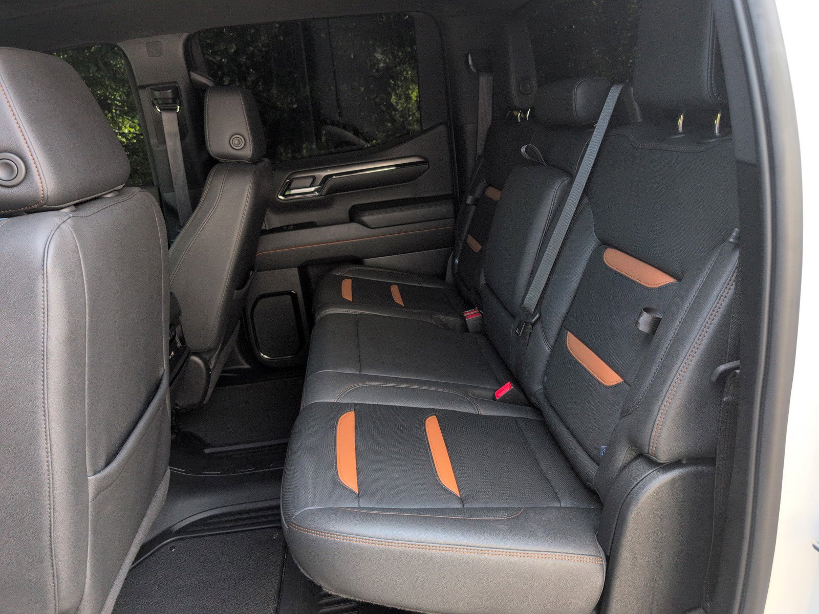 Used 2024 GMC Sierra 1500 AT4 w/ Technology Package image 30