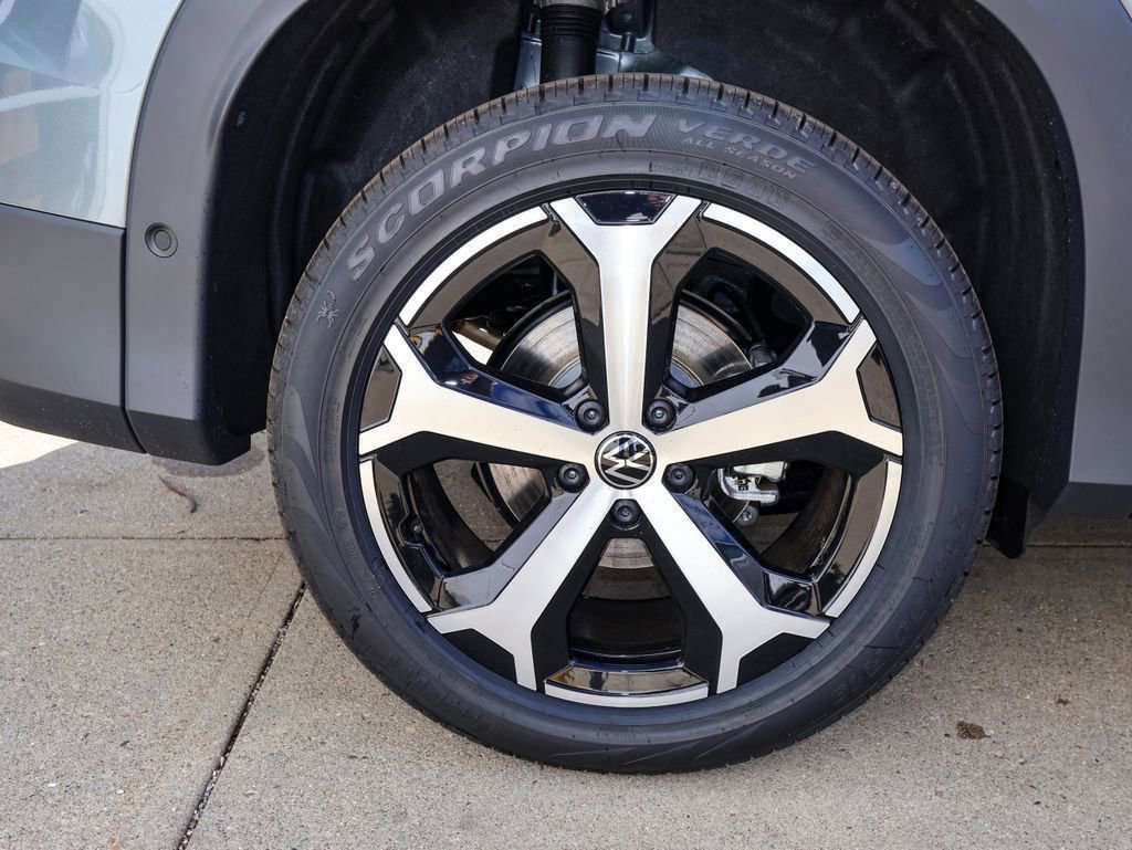 New 2026 Volkswagen Tiguan SE AWD/4WD image 9