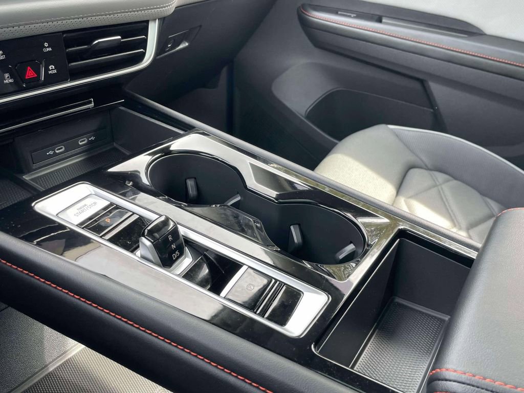 Used 2024 Volkswagen Atlas Peak Edition SE image 31