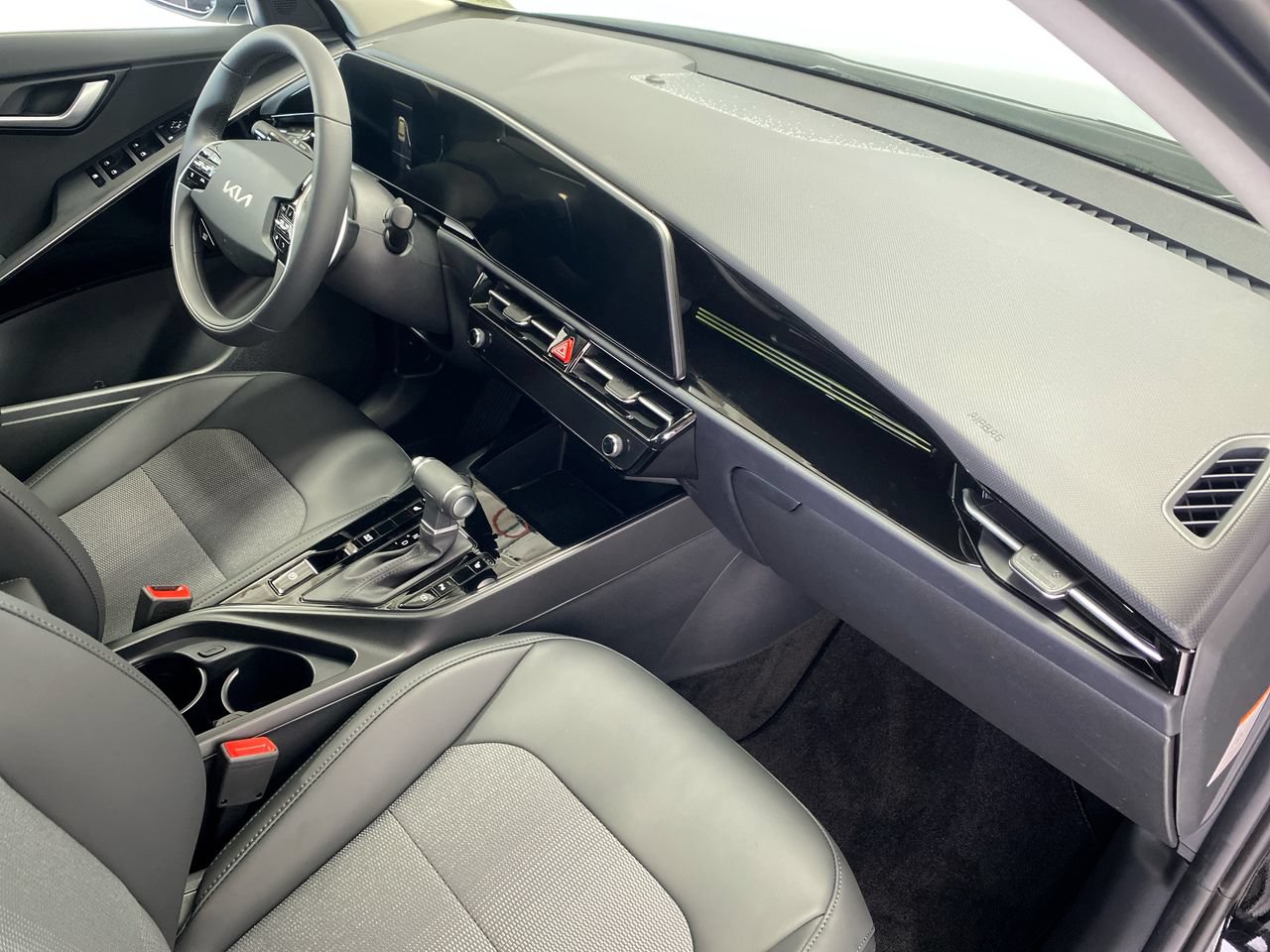 New 2026 Kia Niro EX FWD image 30