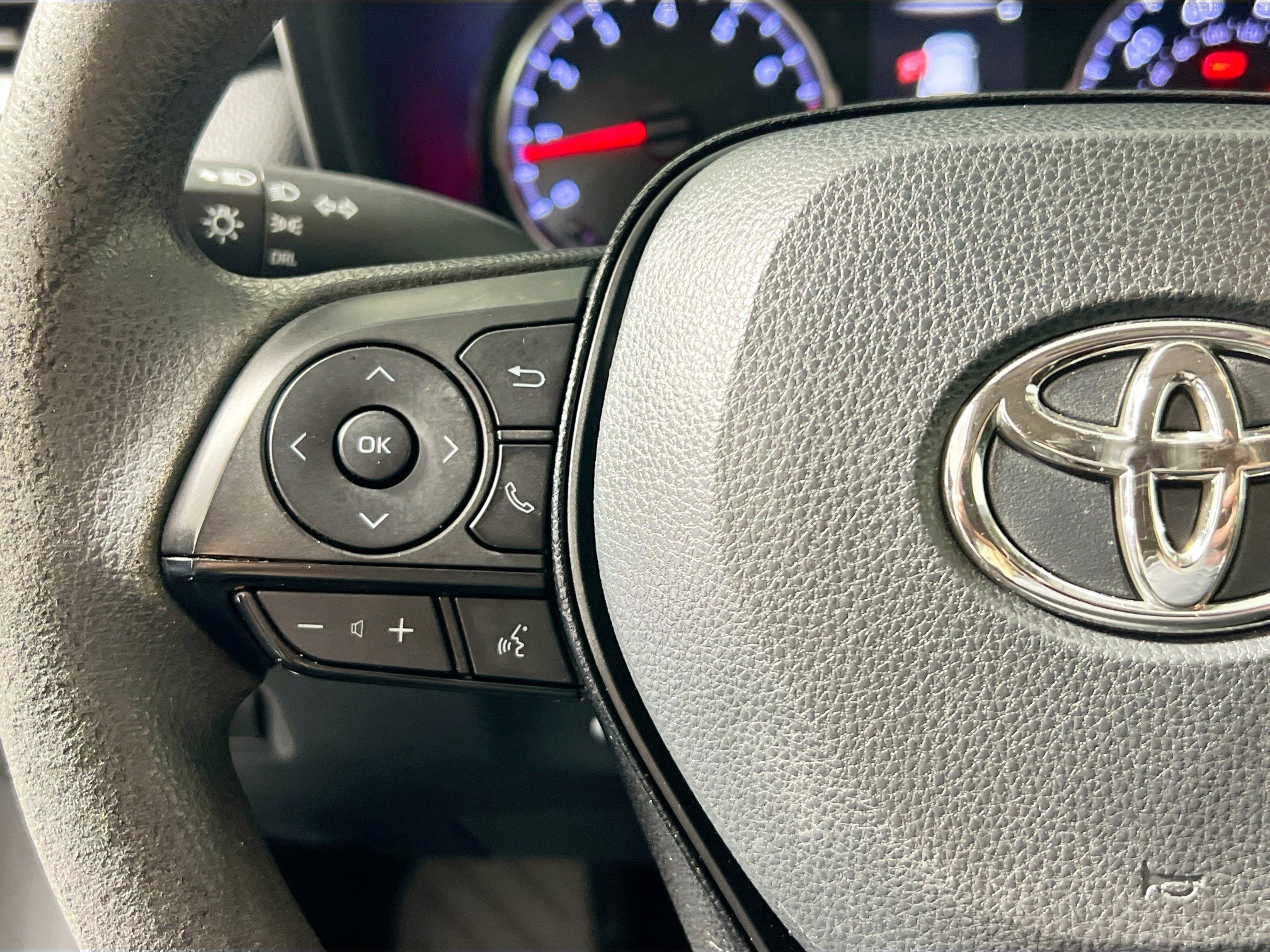 Used 2020 Toyota RAV4 LE image 18