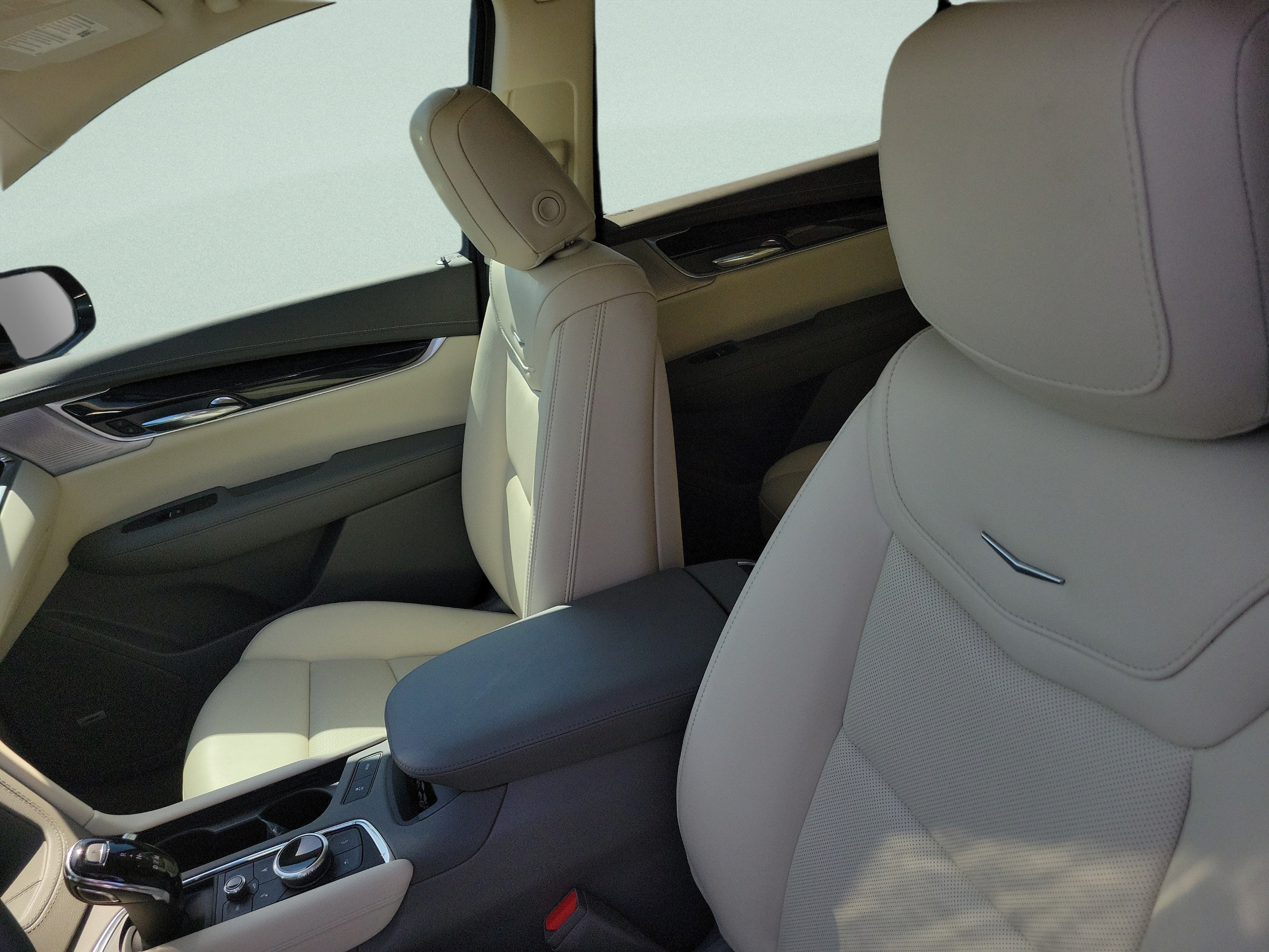 Used 2024 Cadillac XT6 Premium Luxury FWD image 17