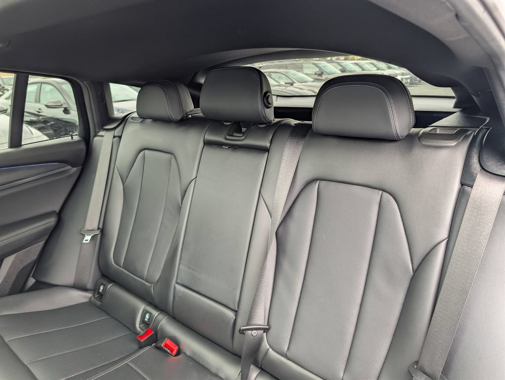 Used 2022 BMW X4 xDrive30i w/ Parking Assistance Package AWD/4WD image 16