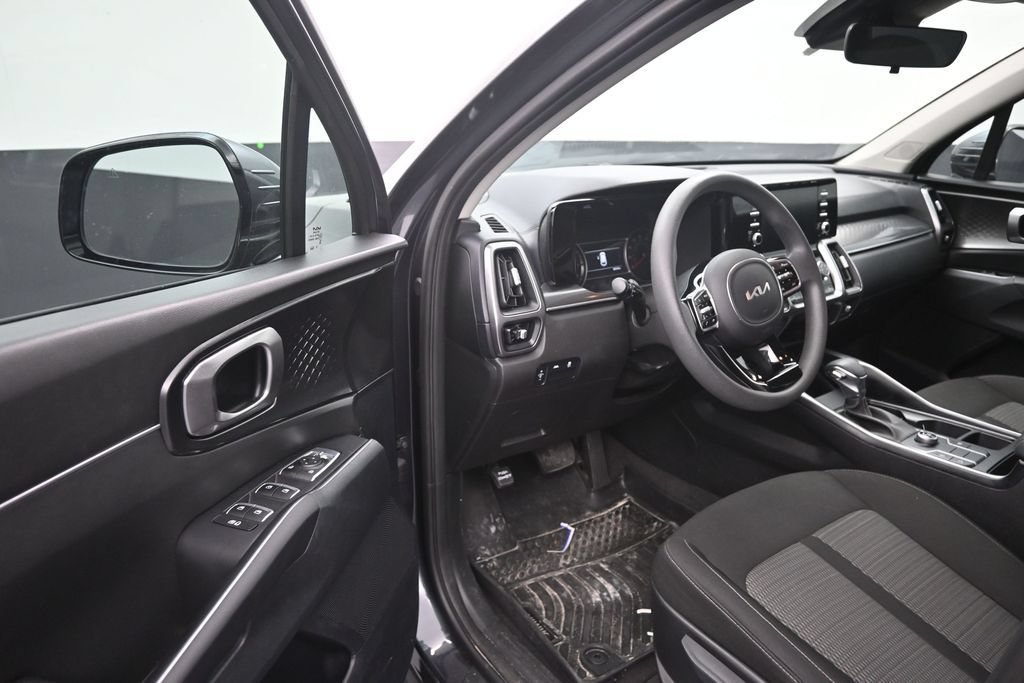 Used 2023 Kia Sorento LX FWD image 10