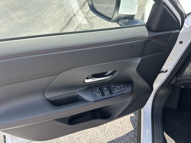 New 2025 Nissan Kicks SR w/ SR Premium Package image 26