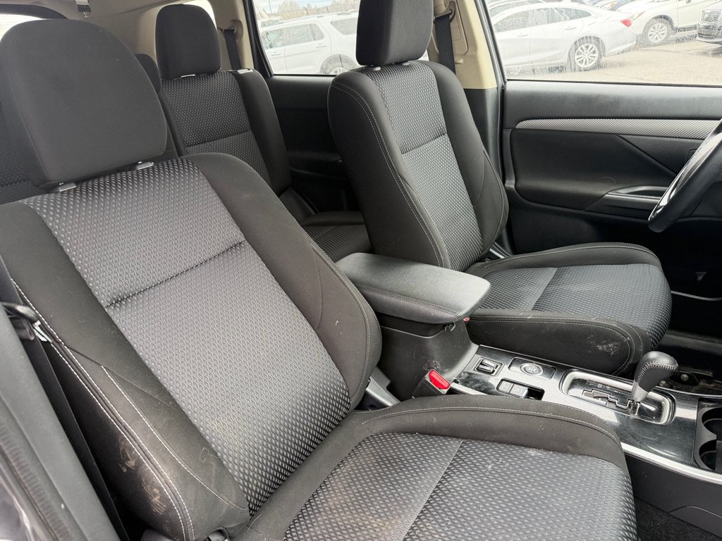 Used 2018 Mitsubishi Outlander SE AWD/4WD image 20