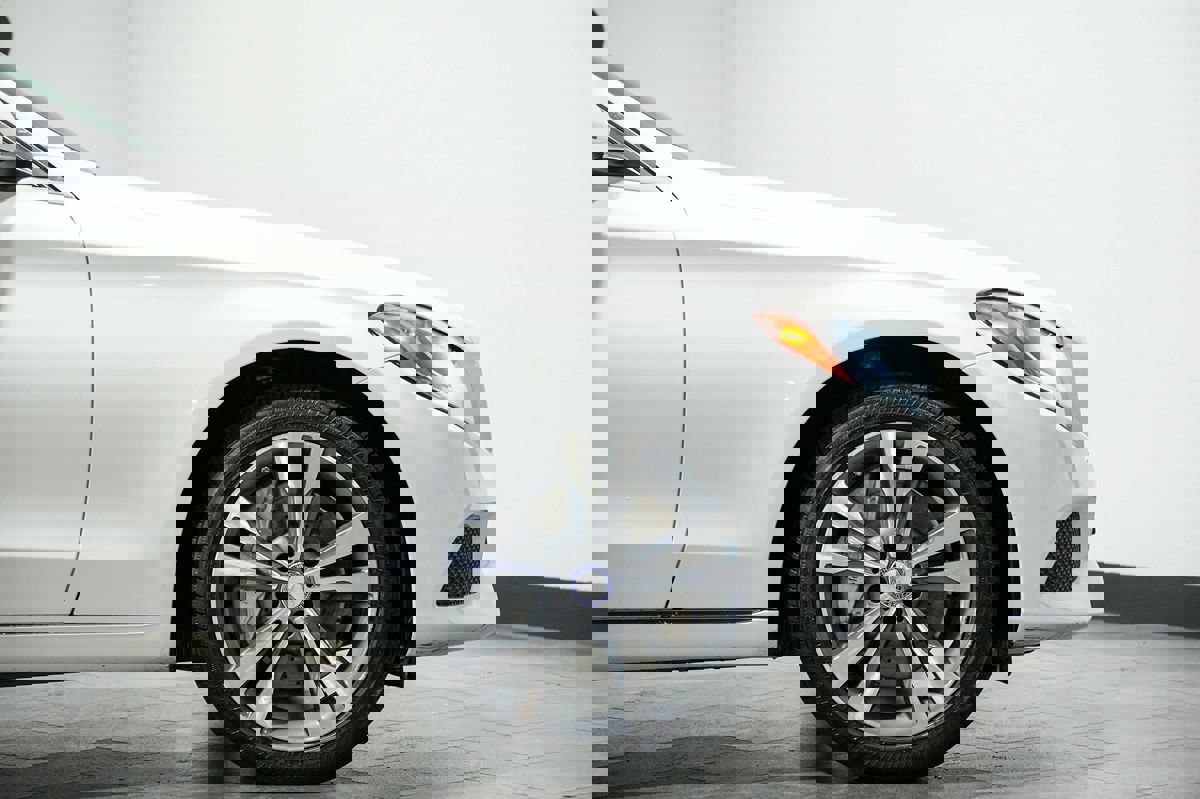 Used 2016 Mercedes-Benz C 350e Sedan image 9